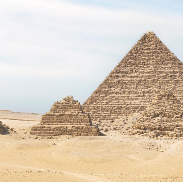 Les piràmides de Guiza i Saqqara.