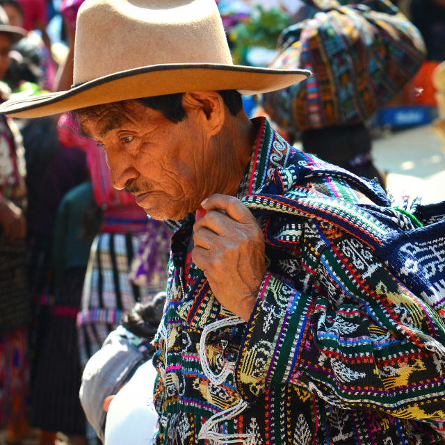 Els seus mercats com el colorit Chichicastenango o el de Todos los Santos en Cuchumatanes.